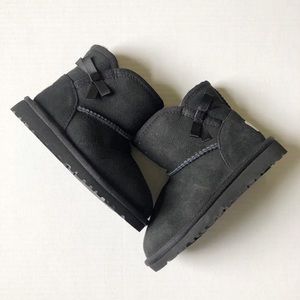 SOLD ON CROSSPOST - Nwot uggs 10